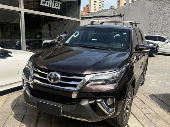 TOYOTA HILUX SW4 2.8 SRX 4X4 7 LUGARES 16V TURBO INTERCOOLER DIESEL 4P AUTOMÁTICO TOYOTA HILUX SW4 2.8 SRX 4X4 7 LUGARES 16V TURBO INTERCOOLER DIESEL 4P AUTOMÁTICO